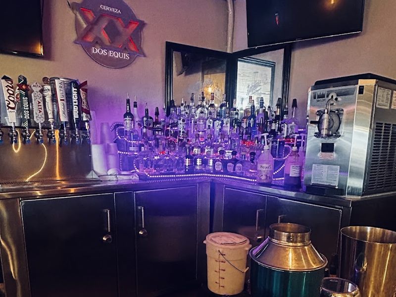 La Perla Bar & Grill interior