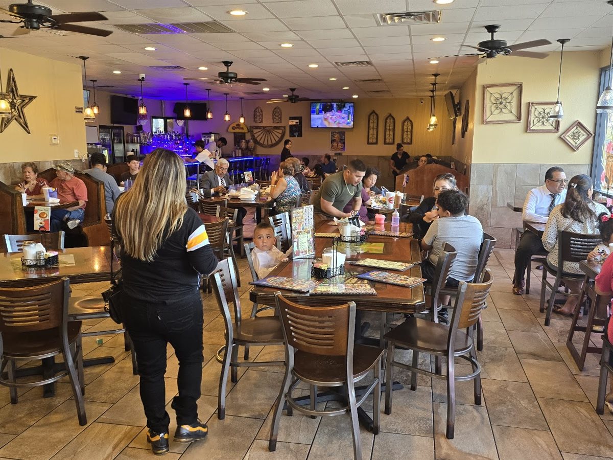 La Perla Bar & Grill